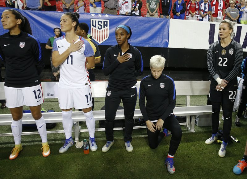 soccer kneeling national anthem