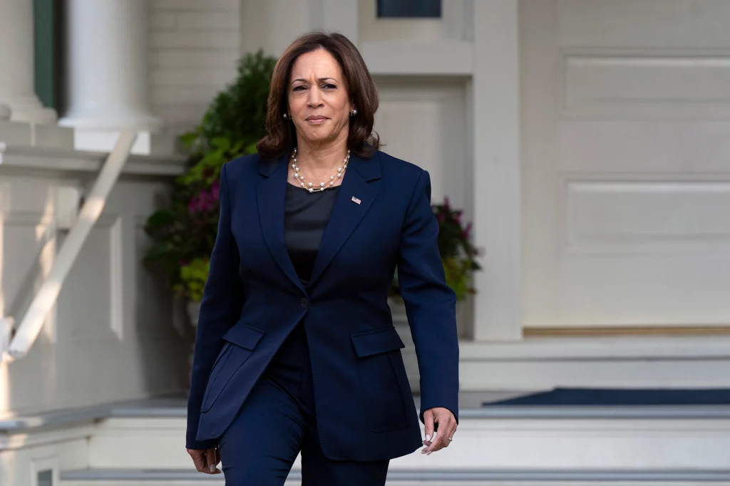 kamala harris migrants