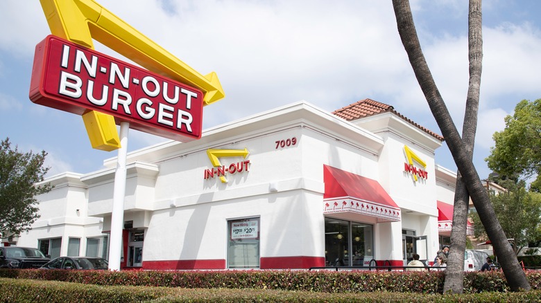 famous burger chain in-n-out