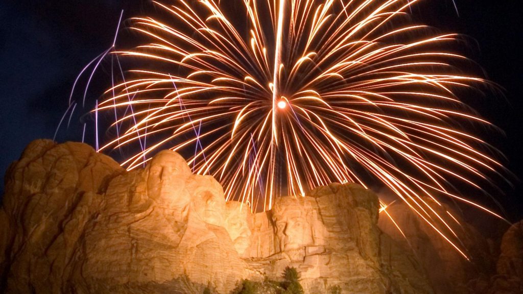 mt rushmore fireworks