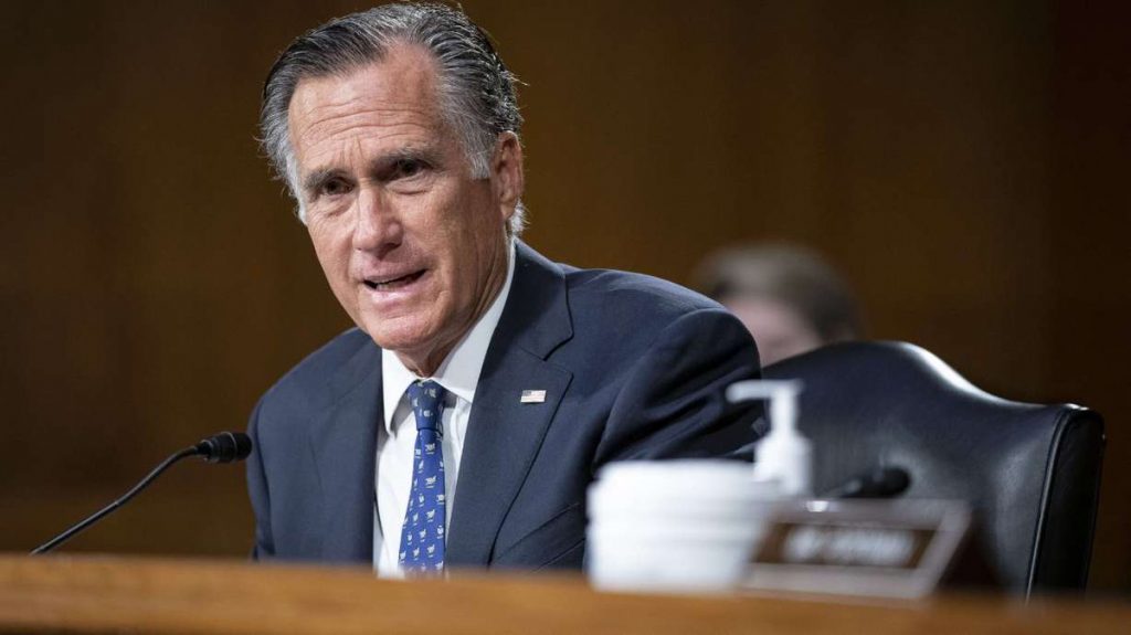 republican border wall mitt romney