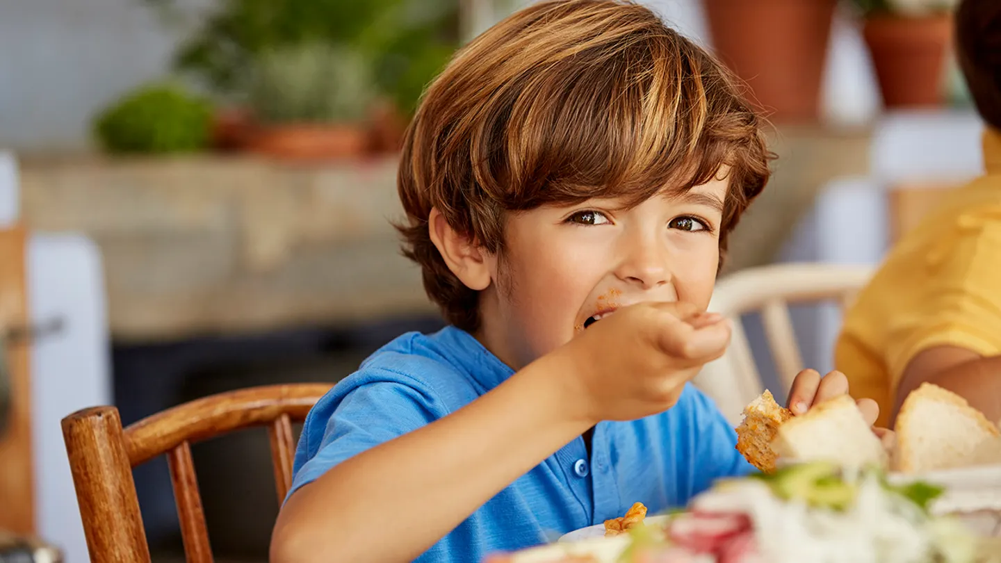 kid eating spaghetti