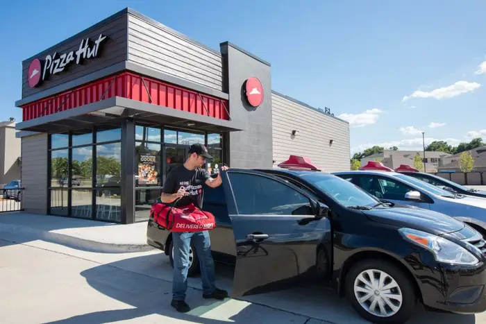 pizza hut delivery drivers minimum wage