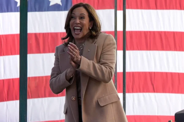 kamala harris clapping