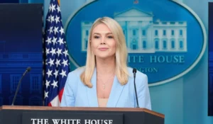 Photo of 'Super Mom' White House Press Secretary Goes Viral