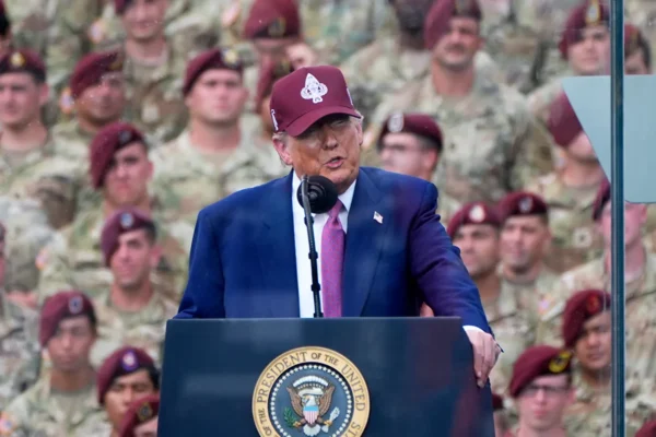 president donald trump at fort bragg
