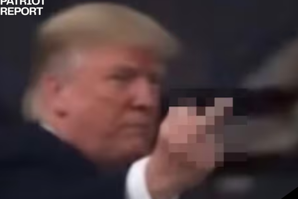 white house defends trump middle finger factory heckler